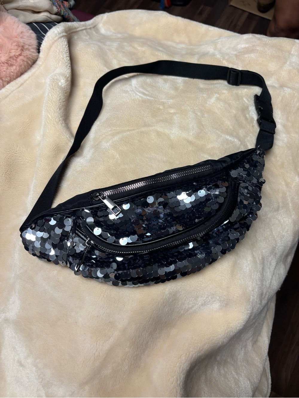 Sequined Black Fanny Pack Waist Bag - Stylish Hands-Free Carry